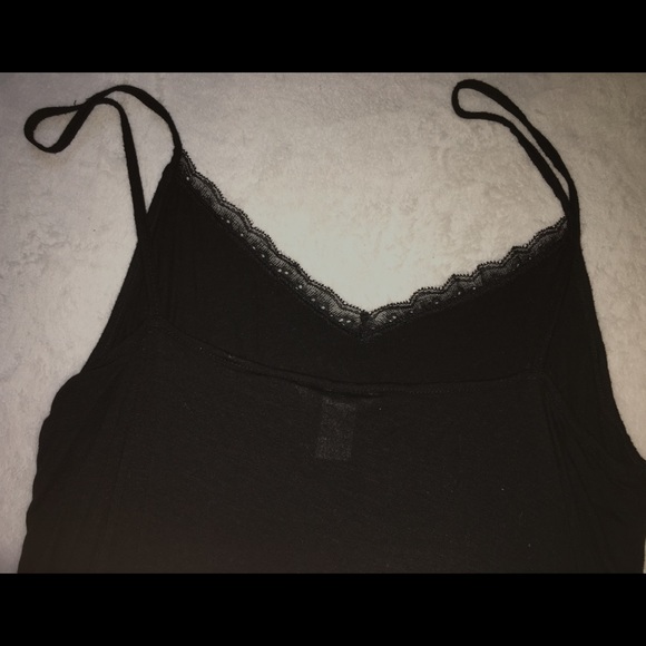 Black stretchy cami w/ lace trim 🌼 - Picture 6 of 7